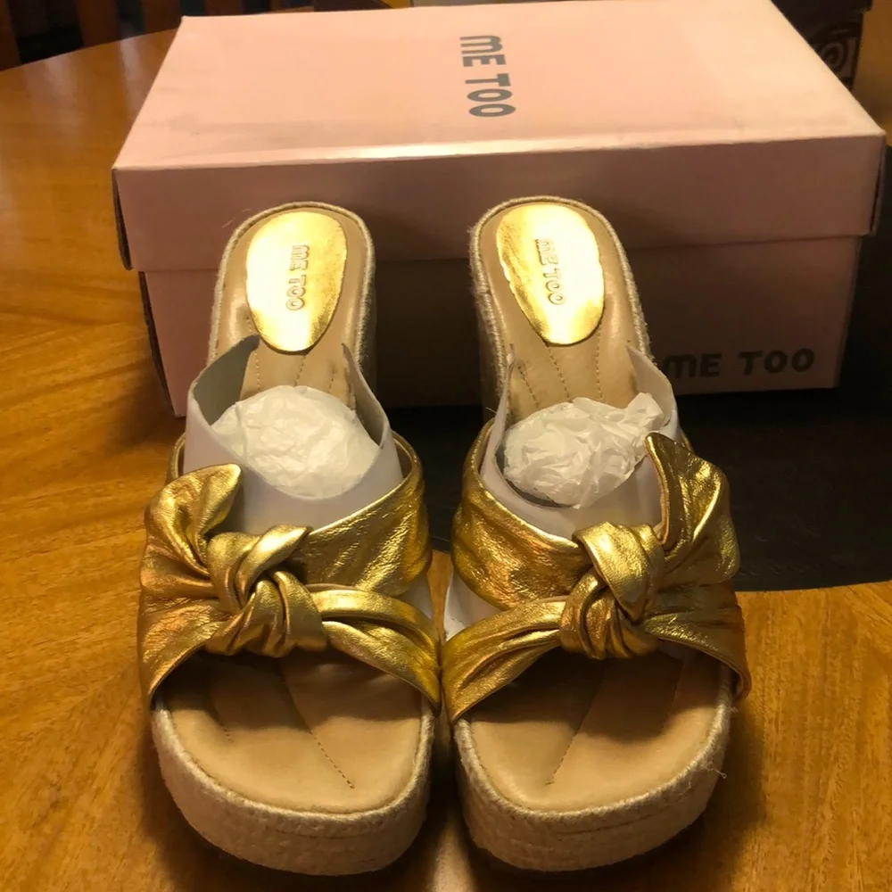 NIB Vintage Me Too Gold Wedge 10